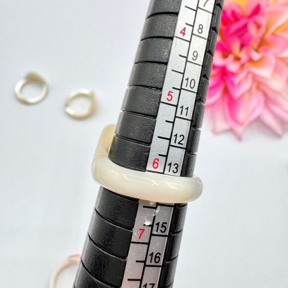 Carved Mother Of Pearl MOP Ring Lot Beachy Tropical Vacation Beach Wedding 4 Pcs - Picture 8 of 13